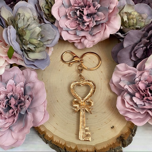 Romantic Heart Shaped Crystal Key Charm Keychain - Picture 9 of 12